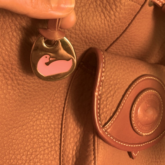 🚫SOLD🚫 Vintage Dooney & Bourke Sling Bag - Picture 2 of 6
